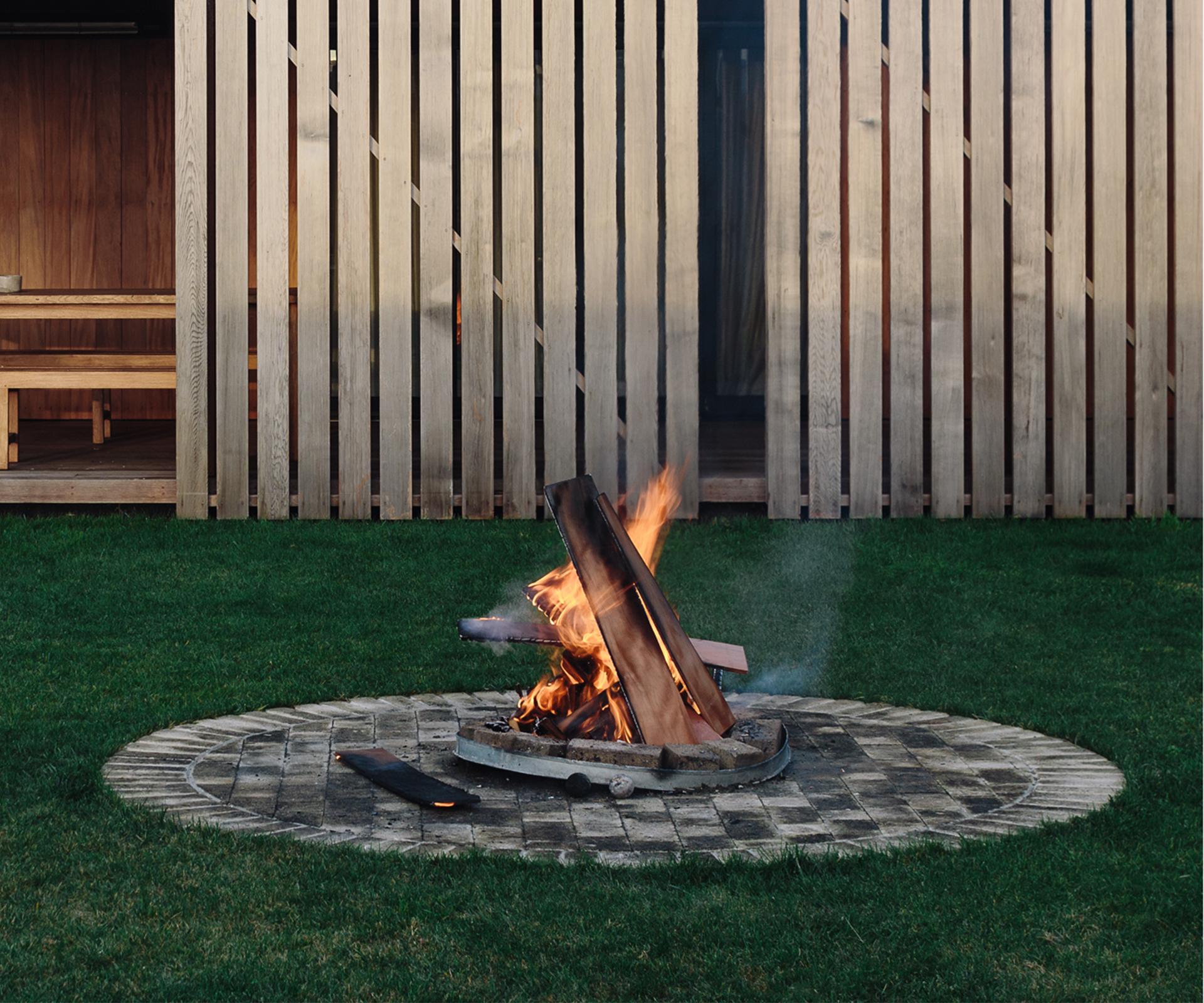 Fire Pit Building Tips / Tips for Building a Fire Pit in Your Backyard