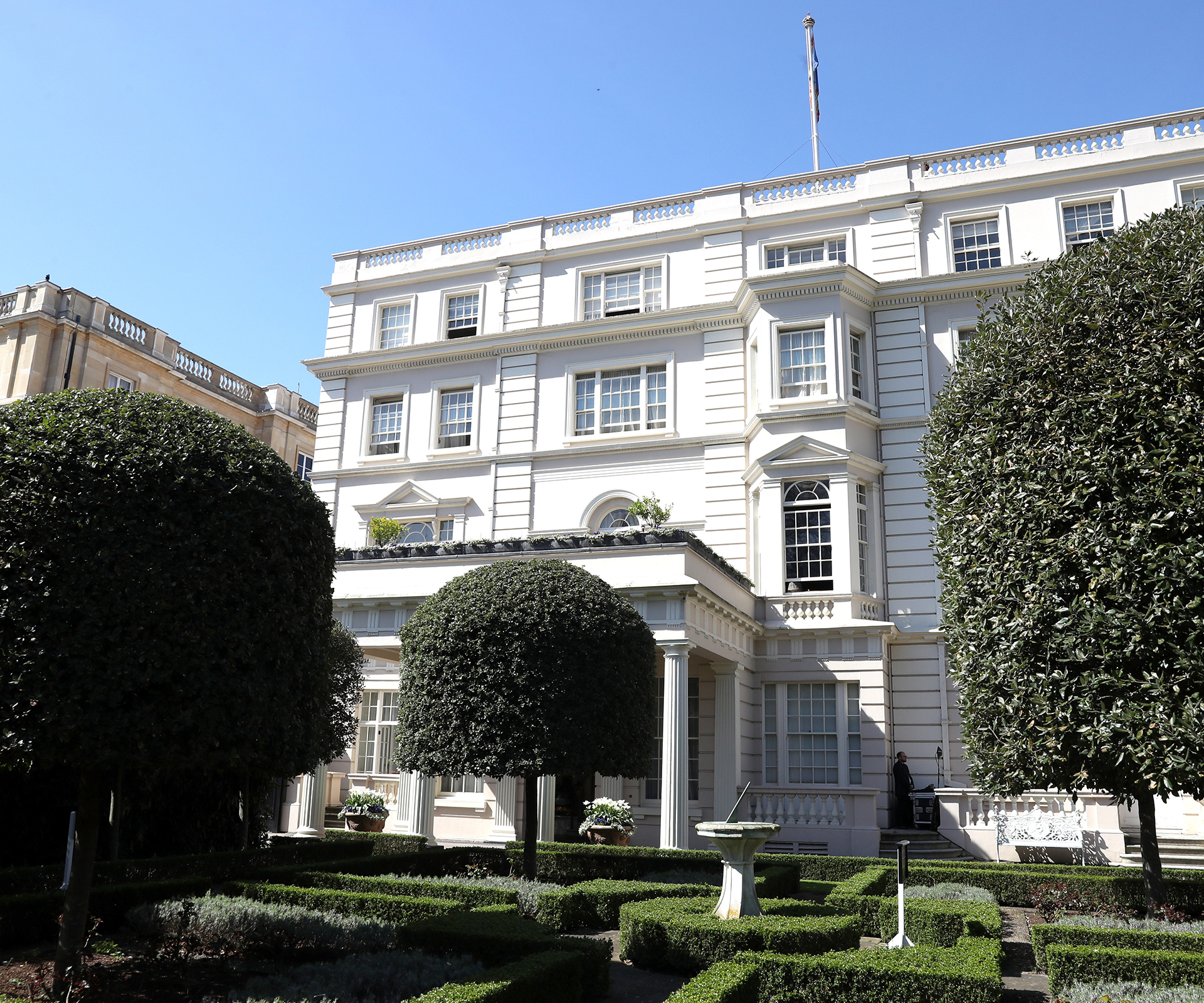 homes owned by the British royal family: Clarence House